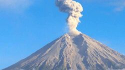 Gunung Semeru Dua Kali Erupsi Hari ini 7 Oktober 2024, Belum Ada Peningkatan Status Waspada, Warga Dihimbau Untuk Tetap Tenang