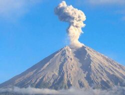 Gunung Semeru Dua Kali Erupsi Hari ini 7 Oktober 2024, Belum Ada Peningkatan Status Waspada, Warga Dihimbau Untuk Tetap Tenang