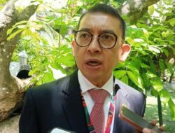 Menteri Kebudayaan Fadli Zon Memberikan Penghargaan Sayembara Logo Baru Kemenbud RI Periode 2024-2029